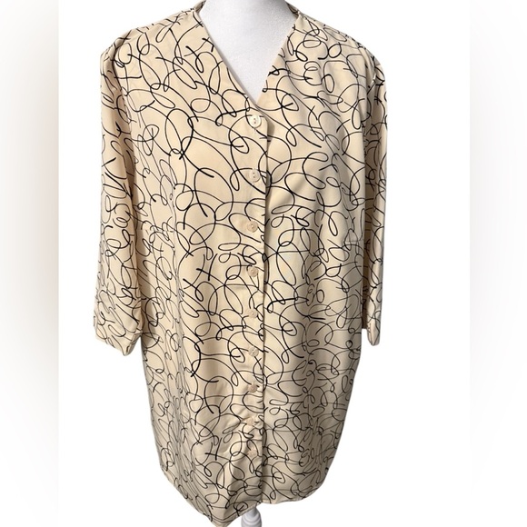 Button down blouse with squiggles in cream with black squiggles EUC Women’s 16W - Picture 3 of 8